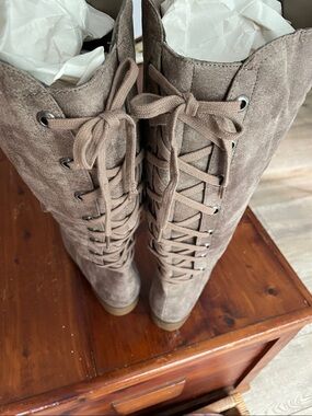 Knee-High Lace-Up Taupe Women's Boots